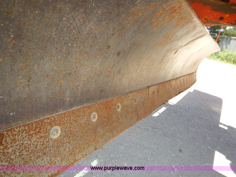 image for item J3756 1983 John Deere 570A motor grader