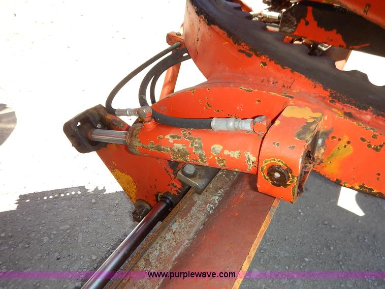 image for item J3756 1983 John Deere 570A motor grader