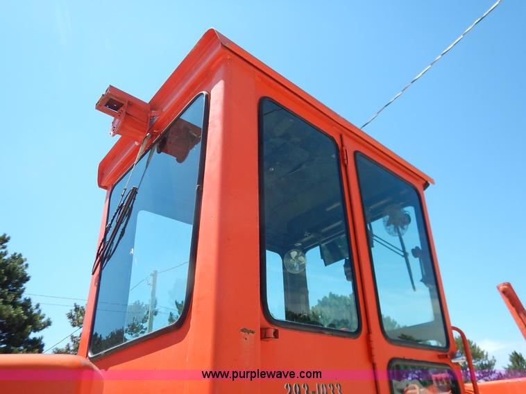 image for item J3756 1983 John Deere 570A motor grader