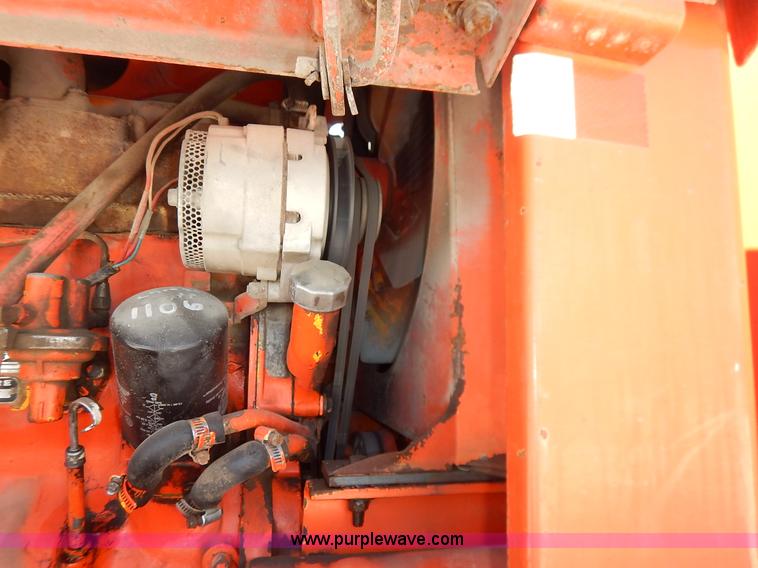 image for item J3756 1983 John Deere 570A motor grader