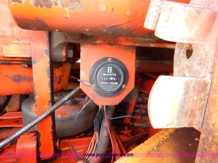 image for item J3756 1983 John Deere 570A motor grader