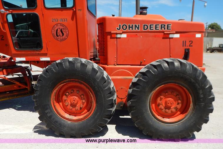 image for item J3756 1983 John Deere 570A motor grader