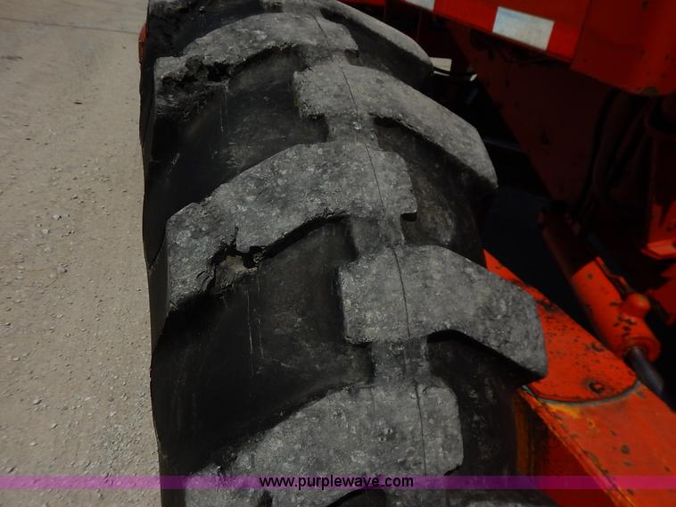 image for item J3756 1983 John Deere 570A motor grader