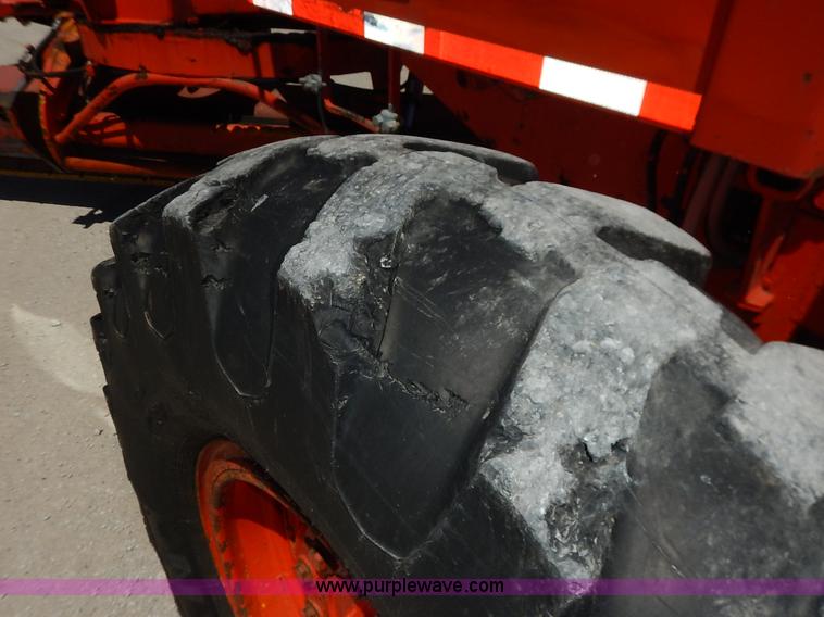 image for item J3756 1983 John Deere 570A motor grader