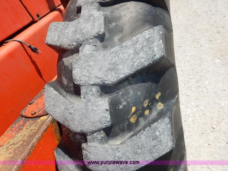 image for item J3756 1983 John Deere 570A motor grader