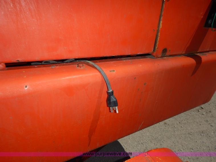 image for item J3756 1983 John Deere 570A motor grader