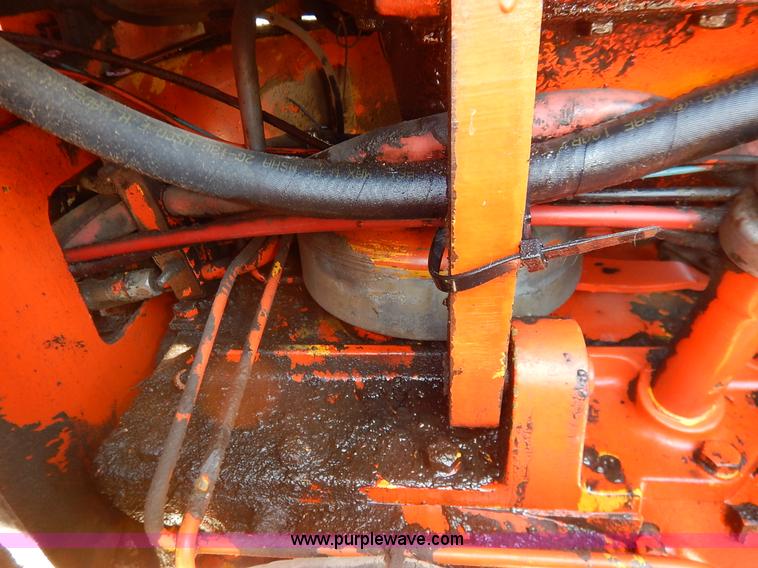 image for item J3756 1983 John Deere 570A motor grader