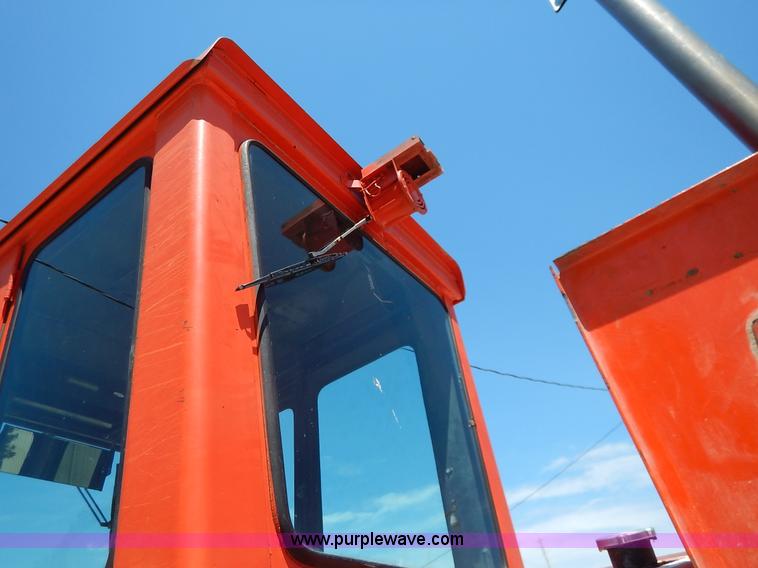 image for item J3756 1983 John Deere 570A motor grader