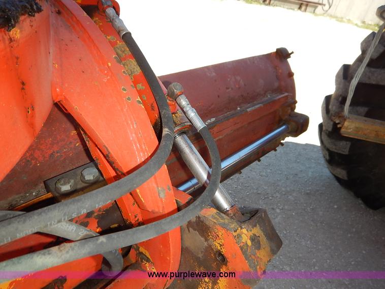 image for item J3756 1983 John Deere 570A motor grader