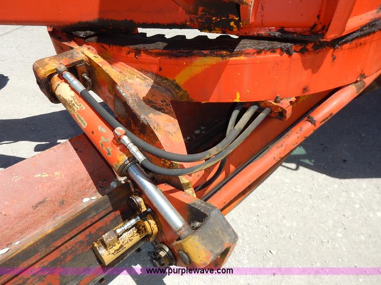 image for item J3756 1983 John Deere 570A motor grader