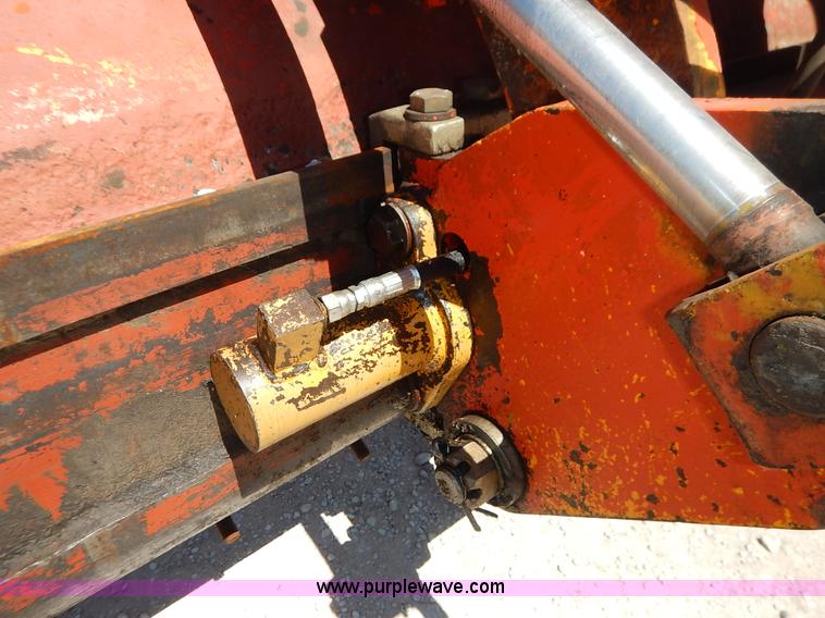 image for item J3756 1983 John Deere 570A motor grader