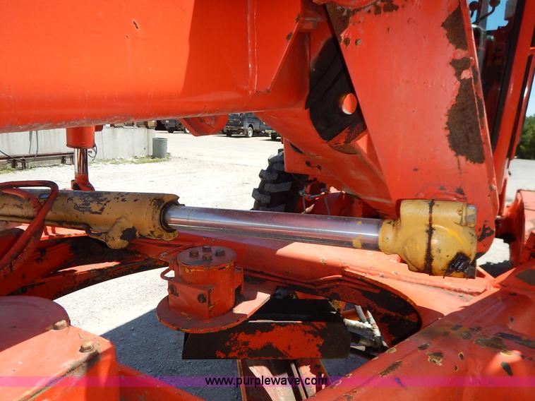 image for item J3756 1983 John Deere 570A motor grader