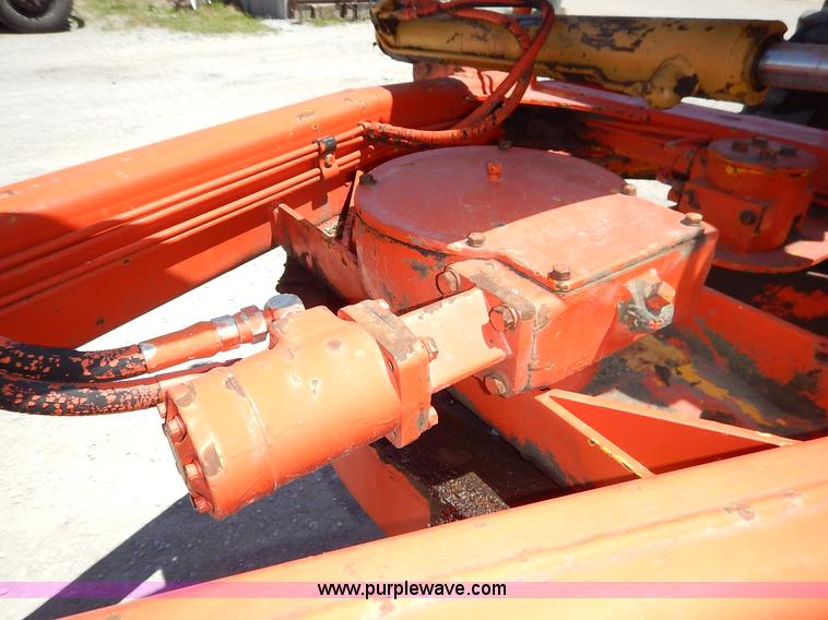 image for item J3756 1983 John Deere 570A motor grader