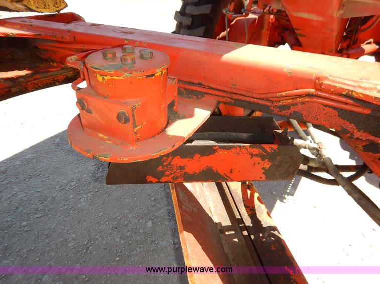 image for item J3756 1983 John Deere 570A motor grader