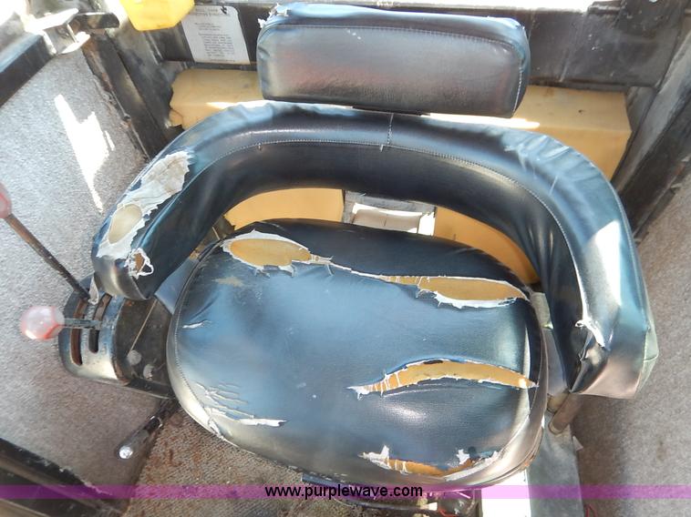 image for item J3756 1983 John Deere 570A motor grader