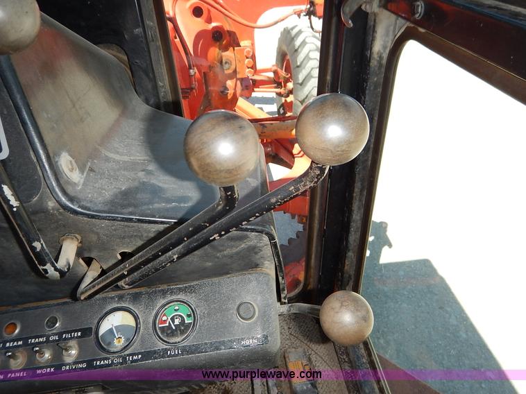 image for item J3756 1983 John Deere 570A motor grader