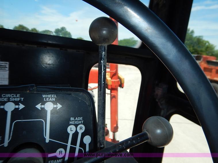 image for item J3756 1983 John Deere 570A motor grader