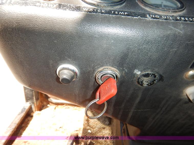 image for item J3756 1983 John Deere 570A motor grader