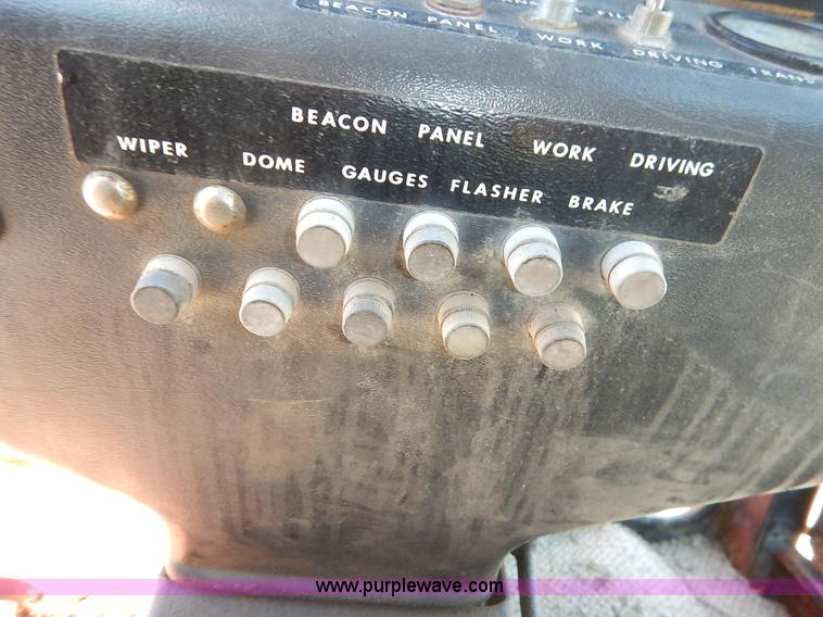 image for item J3756 1983 John Deere 570A motor grader