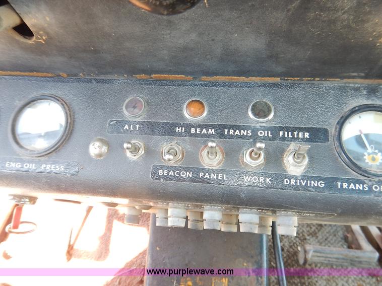 image for item J3756 1983 John Deere 570A motor grader