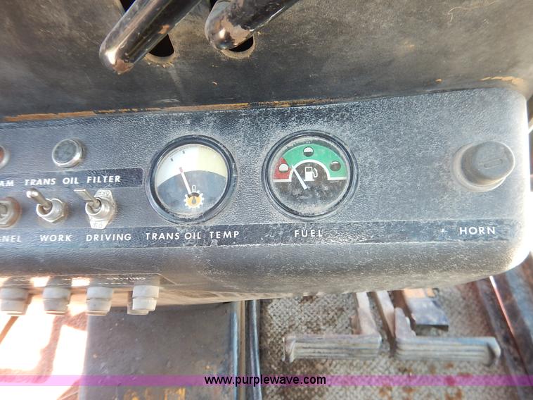 image for item J3756 1983 John Deere 570A motor grader