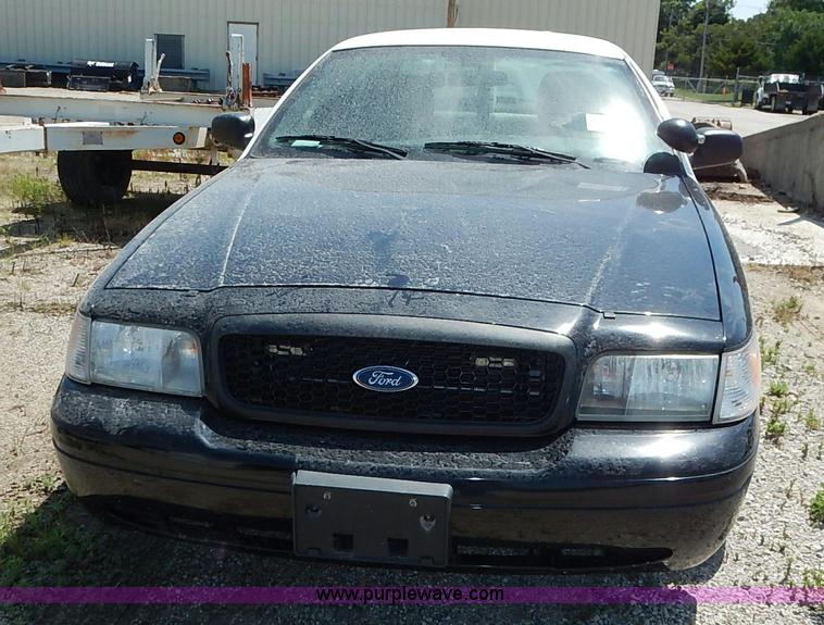 image for item J3762 2010 Ford Crown Victoria Police Interceptor
