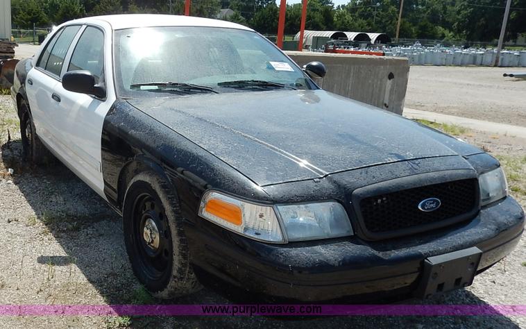 image for item J3762 2010 Ford Crown Victoria Police Interceptor