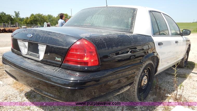 image for item J3762 2010 Ford Crown Victoria Police Interceptor