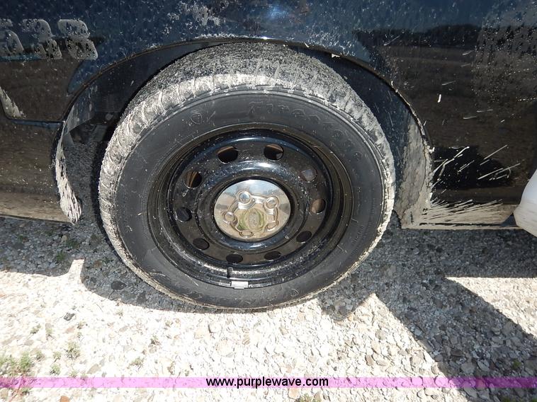 image for item J3762 2010 Ford Crown Victoria Police Interceptor