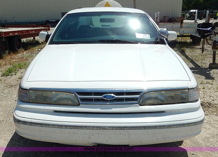 image for item J3768 1995 Ford Crown Victoria Police Interceptor