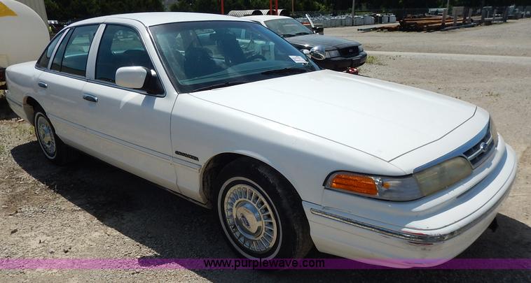 image for item J3768 1995 Ford Crown Victoria Police Interceptor