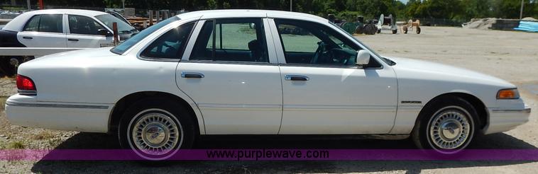 image for item J3768 1995 Ford Crown Victoria Police Interceptor