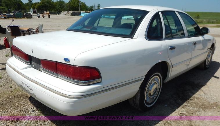 image for item J3768 1995 Ford Crown Victoria Police Interceptor