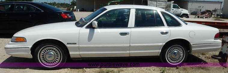 image for item J3768 1995 Ford Crown Victoria Police Interceptor