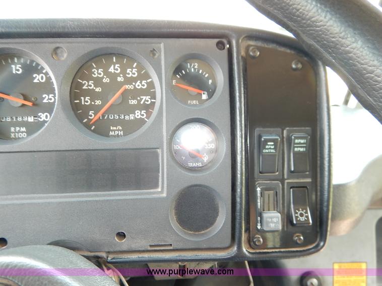 image for item J3807 2002 Thomas Built FS65 school bus