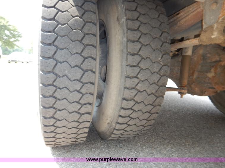 image for item J3807 2002 Thomas Built FS65 school bus