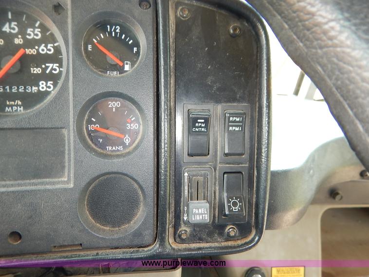 image for item J3830 2003 Thomas Built FS65 school bus