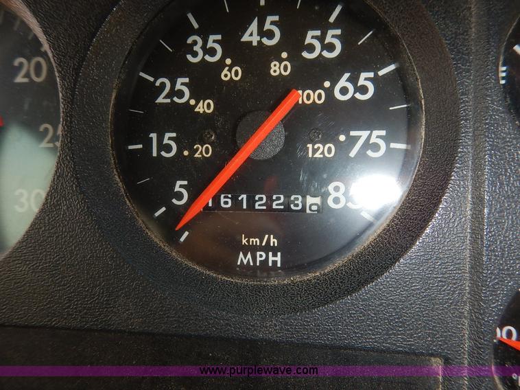 image for item J3830 2003 Thomas Built FS65 school bus