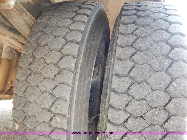 image for item J3830 2003 Thomas Built FS65 school bus