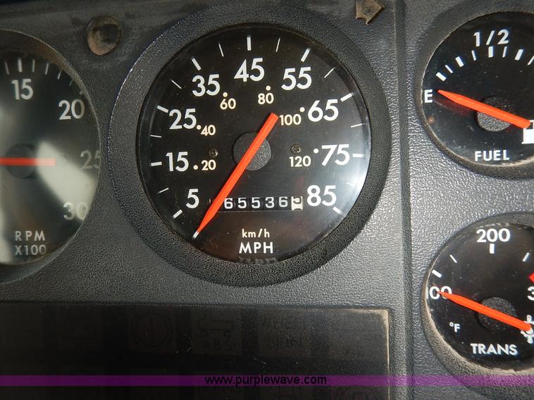 image for item J3831 2003 Thomas Built FS65 school bus