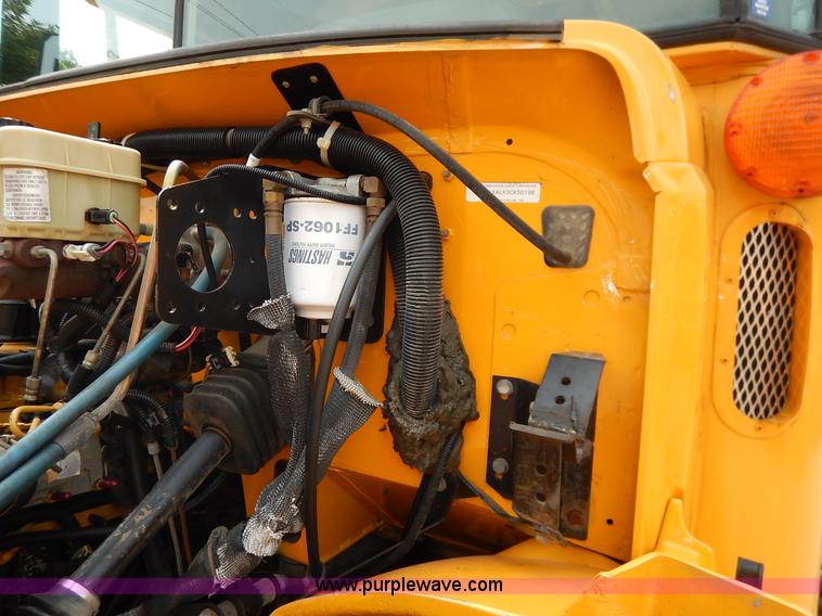 image for item J3831 2003 Thomas Built FS65 school bus