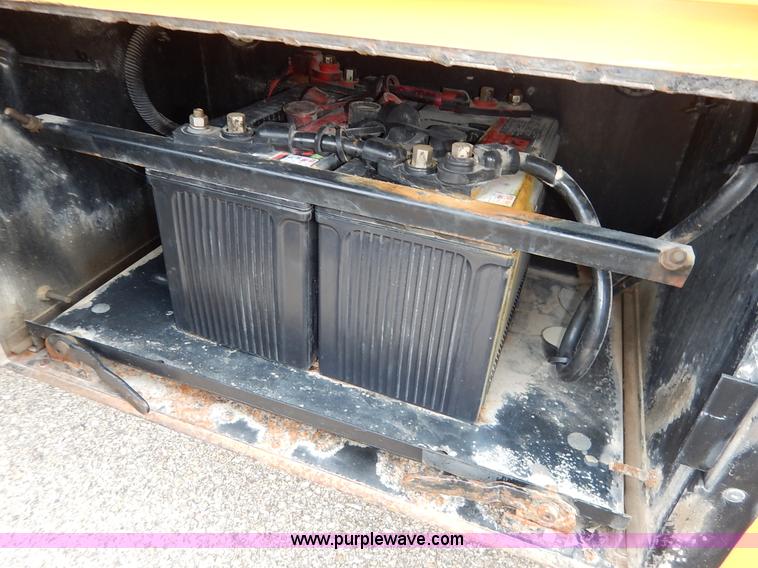 image for item J3831 2003 Thomas Built FS65 school bus