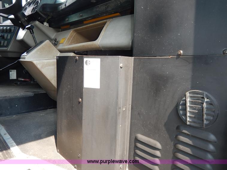 image for item J3832 2003 Thomas Built FS65 school bus