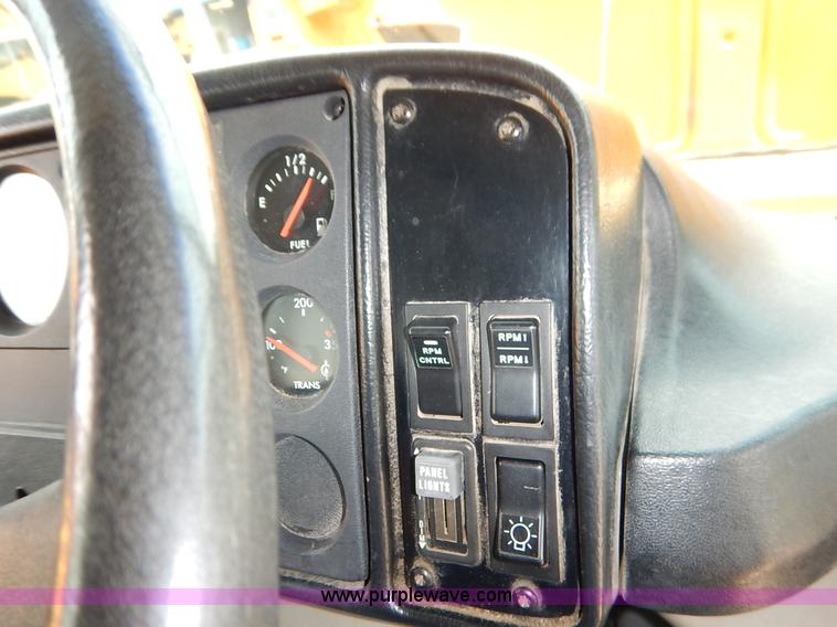 image for item J3832 2003 Thomas Built FS65 school bus