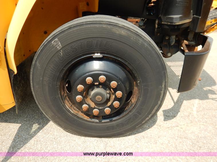 image for item J3832 2003 Thomas Built FS65 school bus