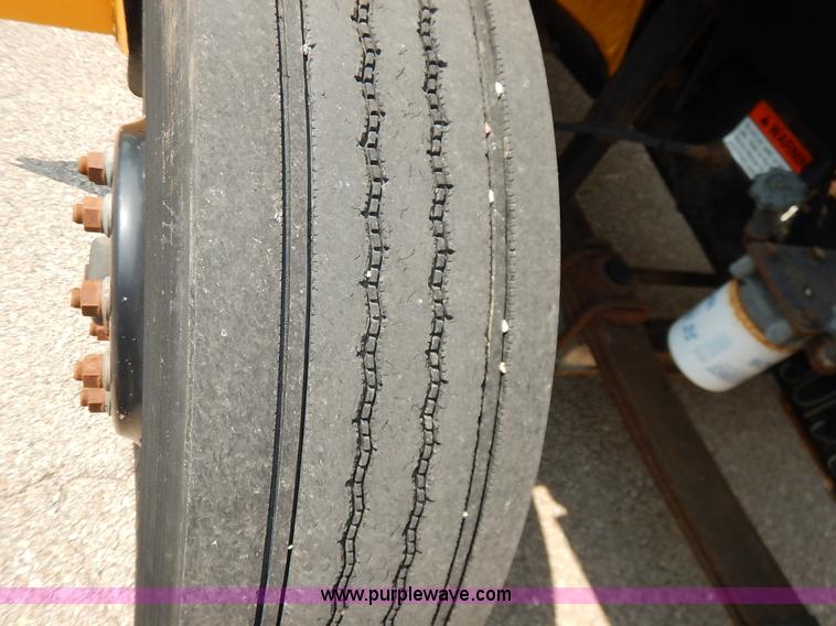 image for item J3832 2003 Thomas Built FS65 school bus