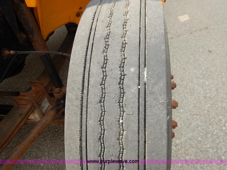 image for item J3832 2003 Thomas Built FS65 school bus