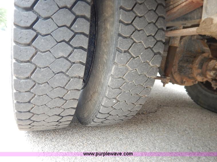 image for item J3832 2003 Thomas Built FS65 school bus