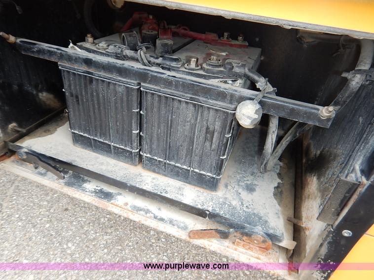 image for item J3832 2003 Thomas Built FS65 school bus