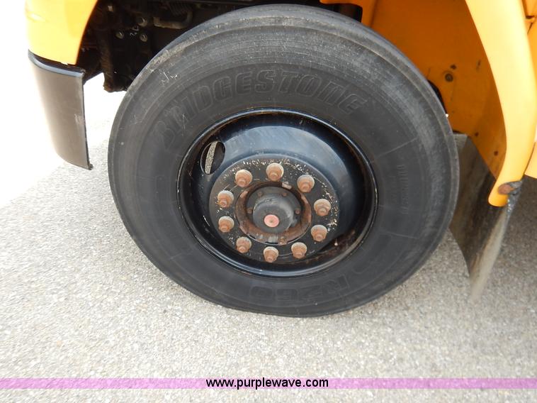 image for item J3832 2003 Thomas Built FS65 school bus